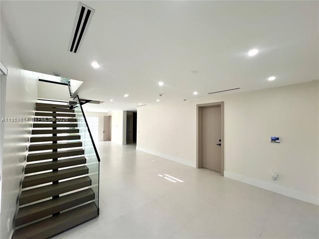 Building Photo - 7850 SW 67th Ave