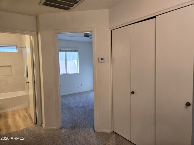 Building Photo - 3033 E Siesta Ln