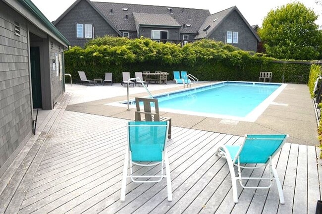 Building Photo - Charming Single-Level Condo in Mill Valley...