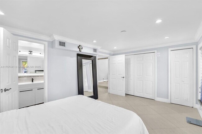 Building Photo - 4301 SW 85th Ave
