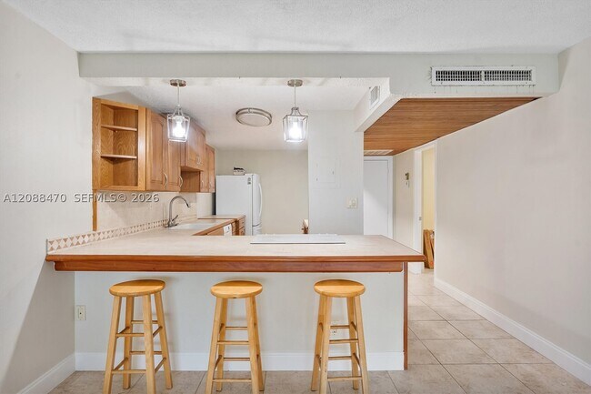 Building Photo - 4 Royal Palm Way