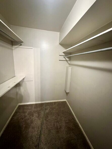 Building Photo - 809 Ashlawn Pl