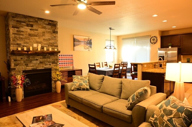 Building Photo - 2943 S Pardo Calle