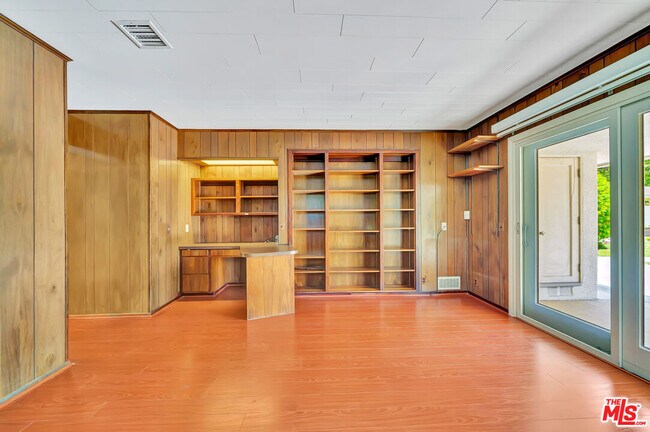 Building Photo - 1100 Rodeo Rd
