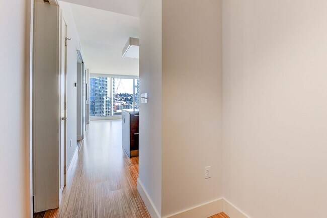 Building Photo - Elevated 1BR at Enso | Lake Views, Parking, Prime Location