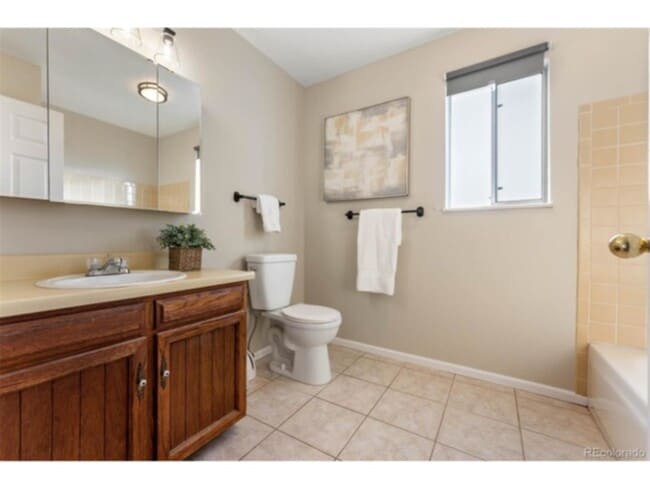 Building Photo - 7073 S Elm St