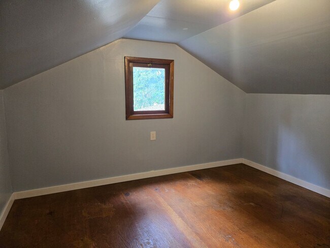 Building Photo - Cozy rambler
