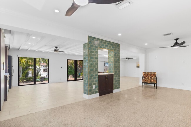 Building Photo - 901 Guava Isle