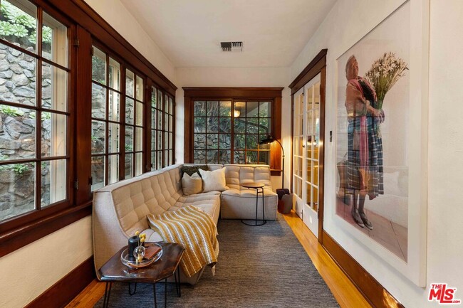 Building Photo - 8050 Jovenita Canyon Dr