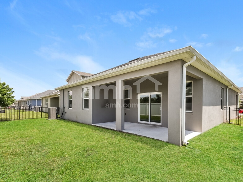 Building Photo - 323 Pine Terrace Dr