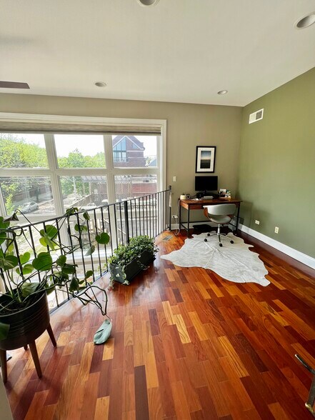 Building Photo - 1700 N Talman Ave