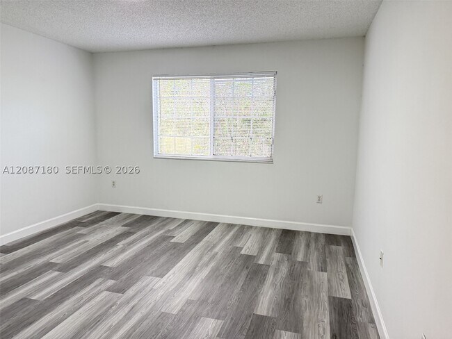 Building Photo - 5045 Wiles Rd