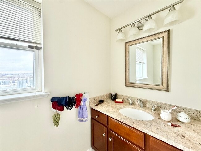 Building Photo - 120 Wyllis Ave