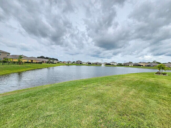 Building Photo - Relax in Rockledge