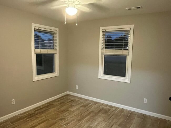 Building Photo - 486 Metz Dr