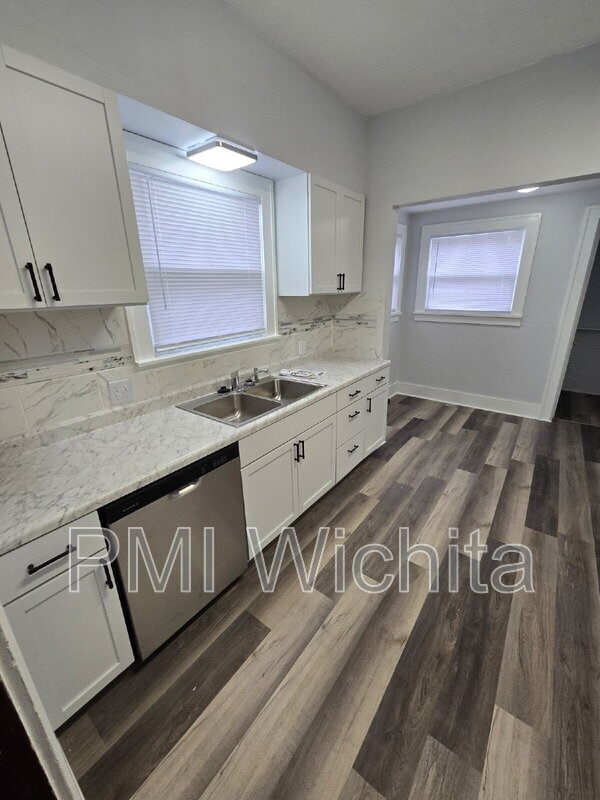 Building Photo - 341 N Grove Dr