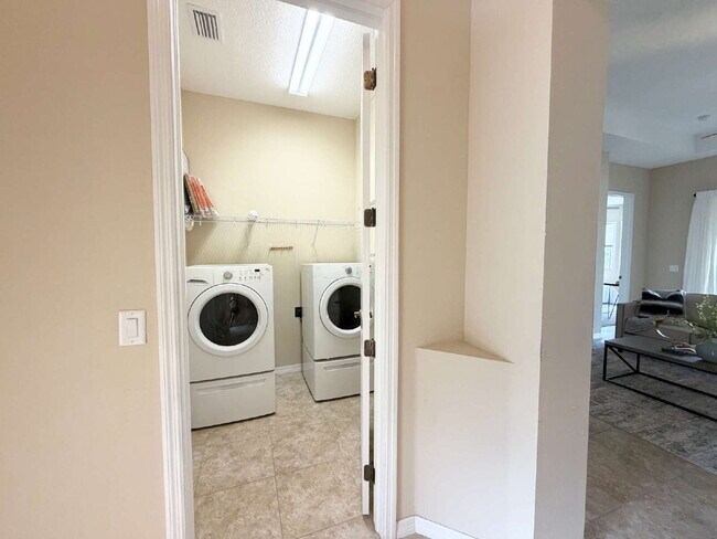 Building Photo - "Unfurnished Home on Golf Course in Hudson, FL - Spacious 1,853 Sq Ft Haven!"