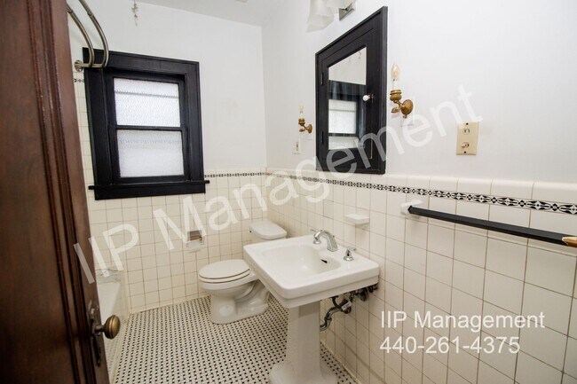 Building Photo - 2671 E 130th St