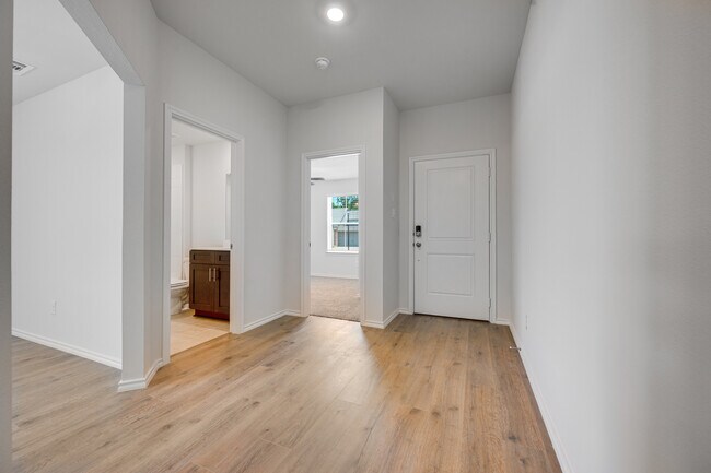 Building Photo - 6077 Freedom Dr