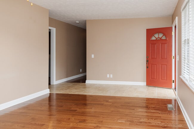 Building Photo - 801 Sunny Ln
