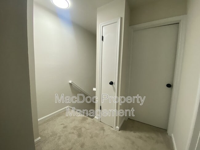Building Photo - 9 Farrell Ln