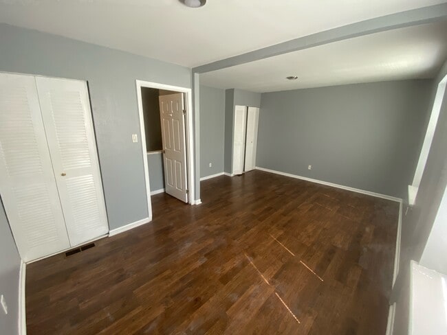 Building Photo - 1814 Regal Dr