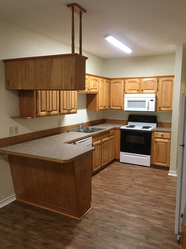 Primary Photo - 902 W Ave A