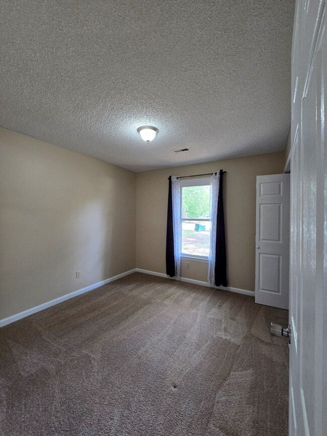 Building Photo - 1520 Crowndale Dr