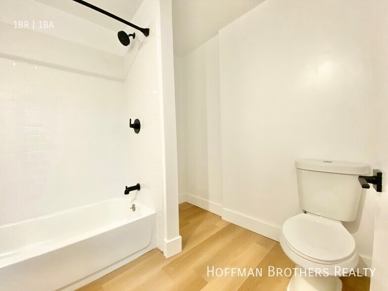 Building Photo - 136 S Oxford Ave