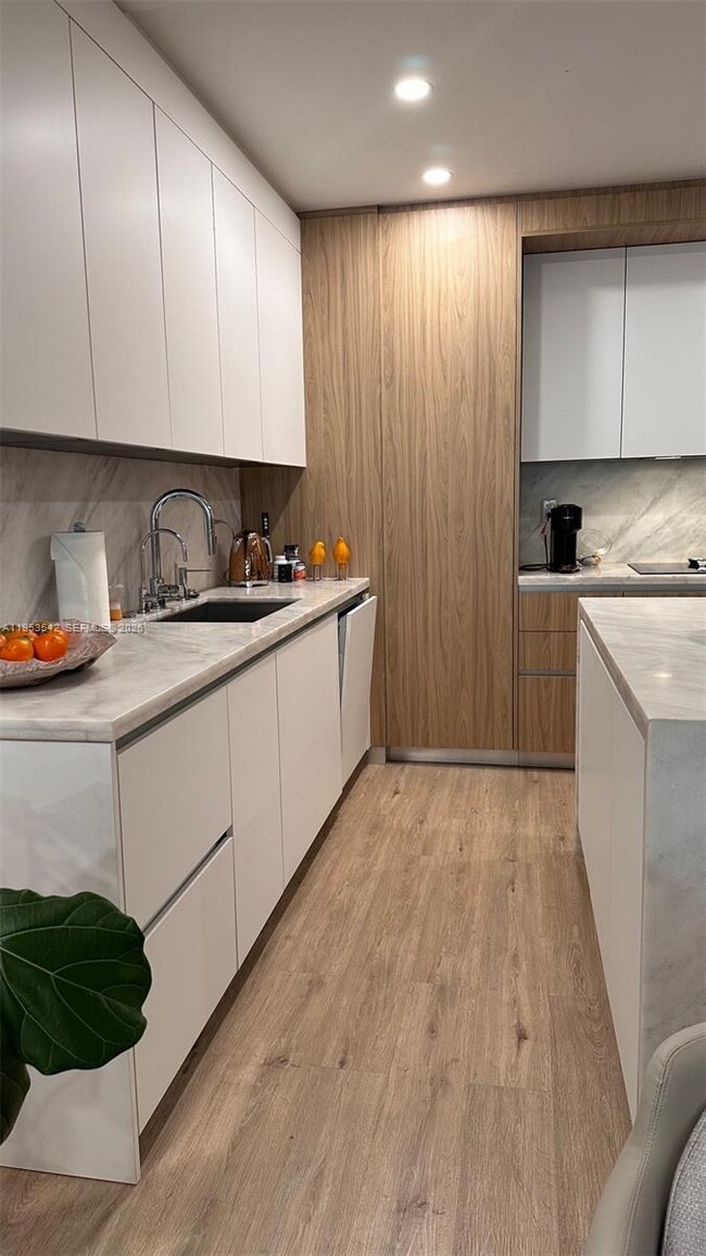 Building Photo - 1408 Brickell Bay Dr