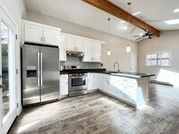 Building Photo - Stunning 1-Bed, 1-Bath with Private Entrance/Parking - UTILITIES INCLUDED!