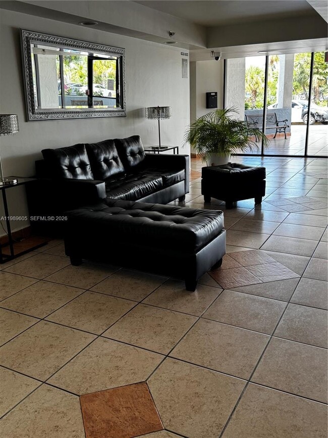 Building Photo - 9686 Fontainebleau Blvd