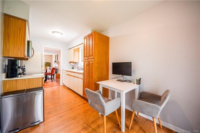 Building Photo - 115 Fillow St