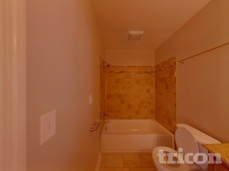 Building Photo - 2863 Iroquois Dr