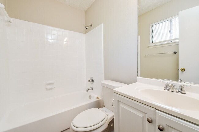 Building Photo - 2464 Hewatt Rd