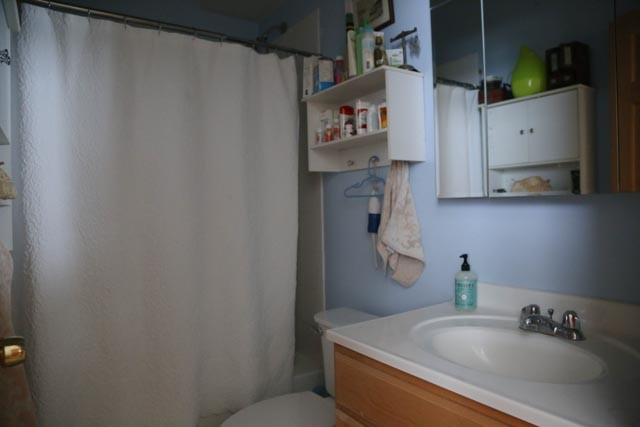 Bathroom - 1942 N Kimball Ave