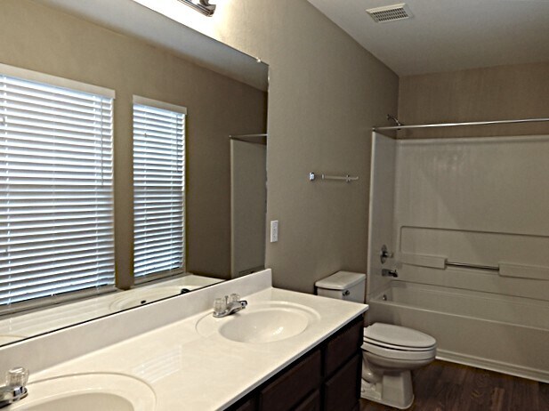 Building Photo - 360 Whispering Hollow Dr