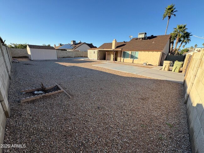 Building Photo - 5535 W Willow Ave