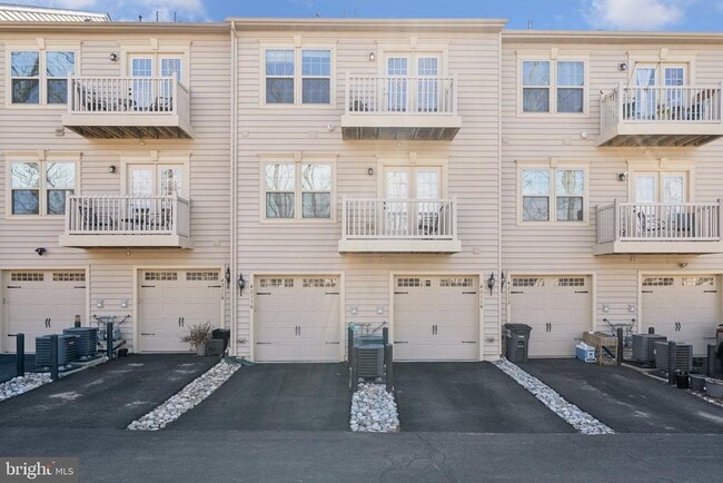 Building Photo - 42116 Piebald Square