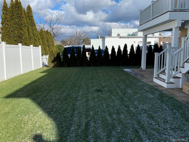 Building Photo - 97 Gainsborg Ave E