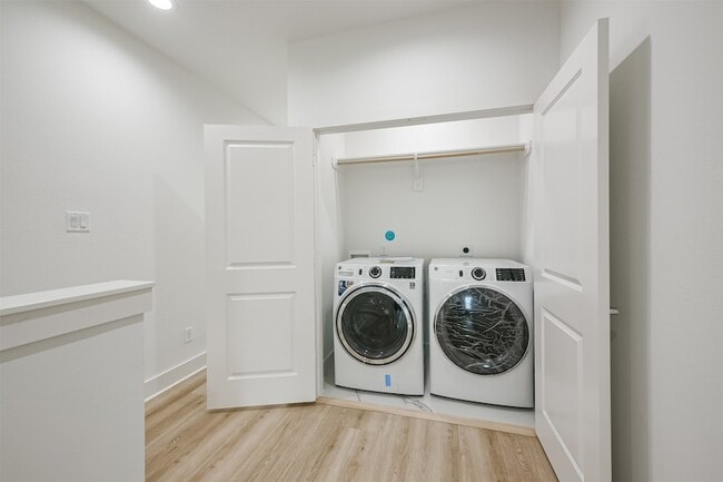 Building Photo - 5630 Balbo St