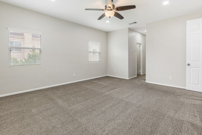 Building Photo - 1553 Yanonali Ave