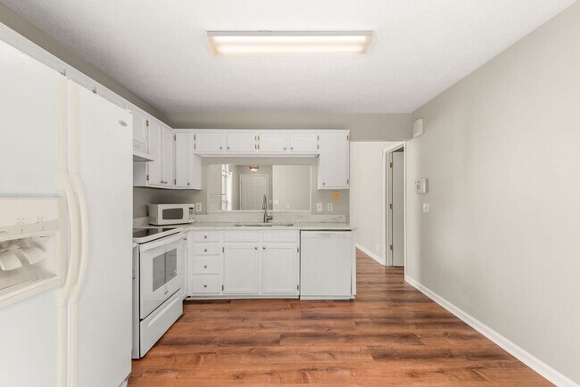 Building Photo - Highly sought after Chesney Glen division....