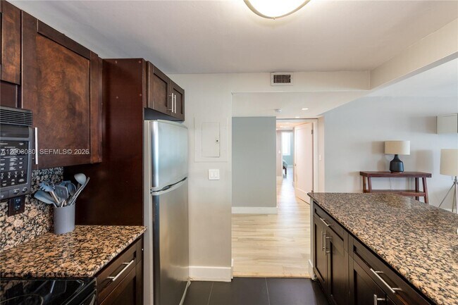 Building Photo - 2301 Collins Ave