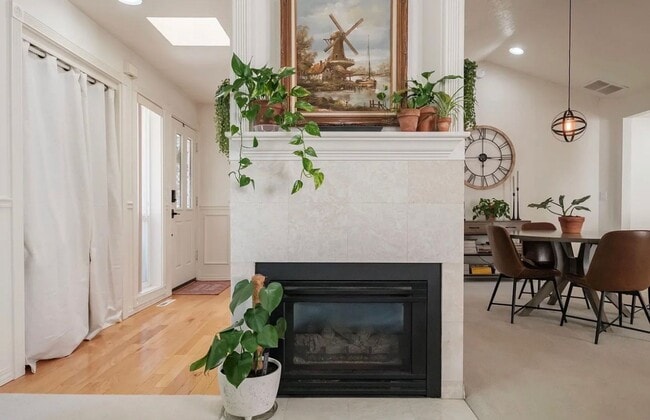 Building Photo - Single Level Home with a 2 car garage