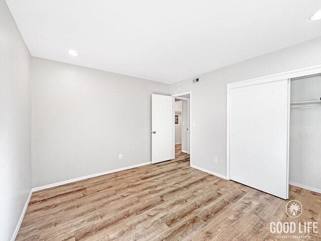 Building Photo - Stunning 2BD/2BA W/ Updated Kitchen, A/C, and Reserved Parking in La Mesa!