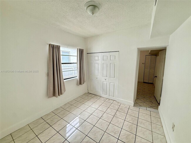 Building Photo - 3331 NW 18th Terrace