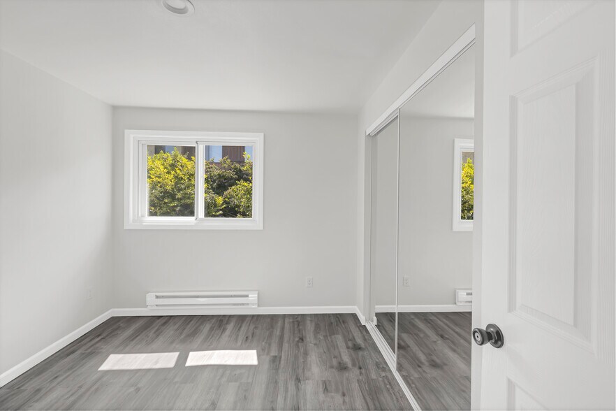 Building Photo - 10607 Des Moines Memorial Dr S