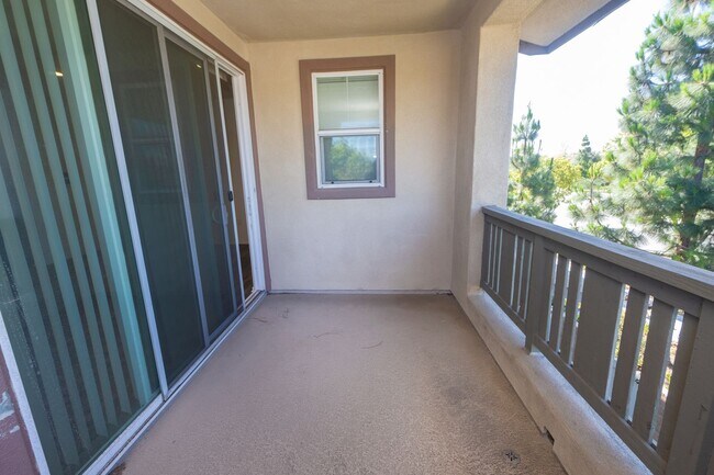 Building Photo - Amazing 3 Bedroom Condo available now! Totally loaded unit, schedule a tour today!