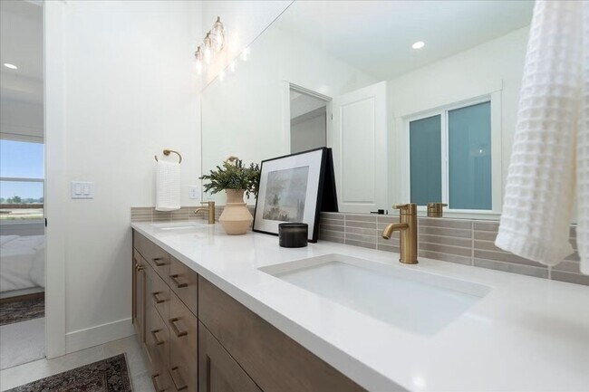 Building Photo - Brand new home stunning Valor Estates in Kuna